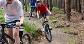 Assurer la joie des enfants en les envoyant en colonie de vacances